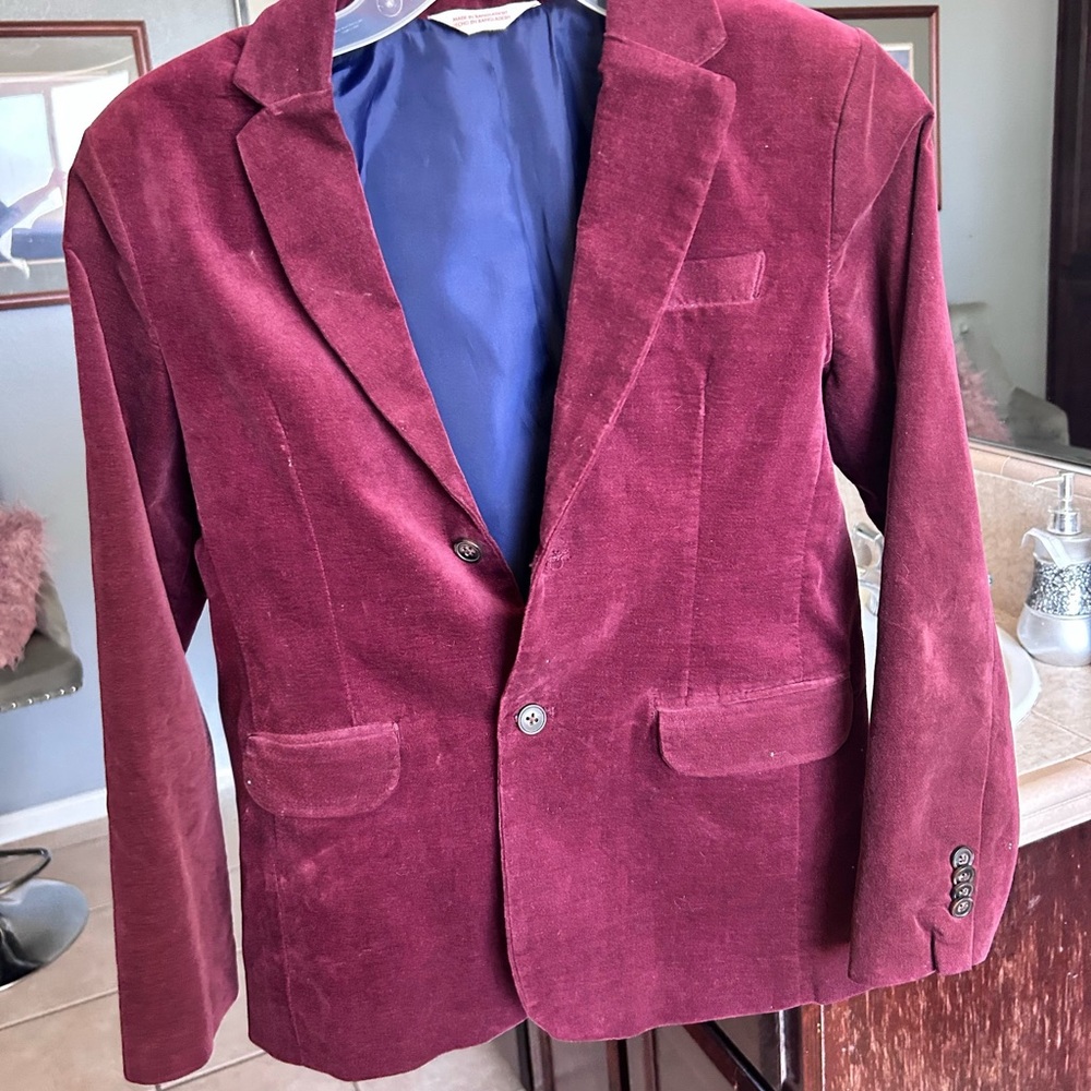Boys Burgundy Blazer - Classic Single-Breasted Style